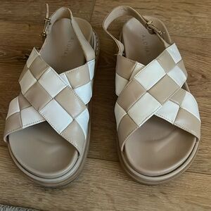 Alohas checkered sandals size 37